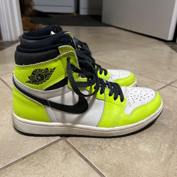 Air Jordan 1 Retro OG “Volt” - Picture 2 of 3
